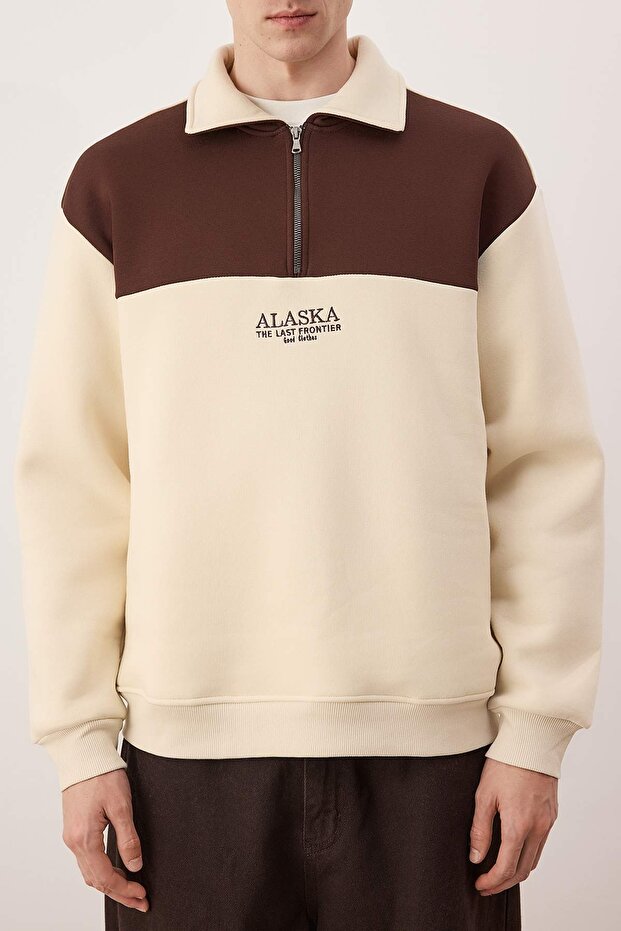 Kahverengi-Bej Oversize/Geniş Kesim Renk Bloklu İçi Polar/Sıcak Tutan Sweatshirt TMNAW24SW00130 - 3