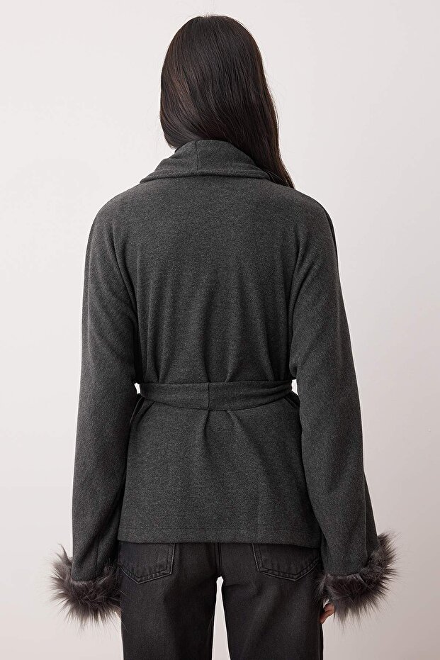 Antrasit Kürk Detaylı Oversize/Geniş Kalıp Selanik Esnek Örme Ceket TWOAW26CE00080 - 4