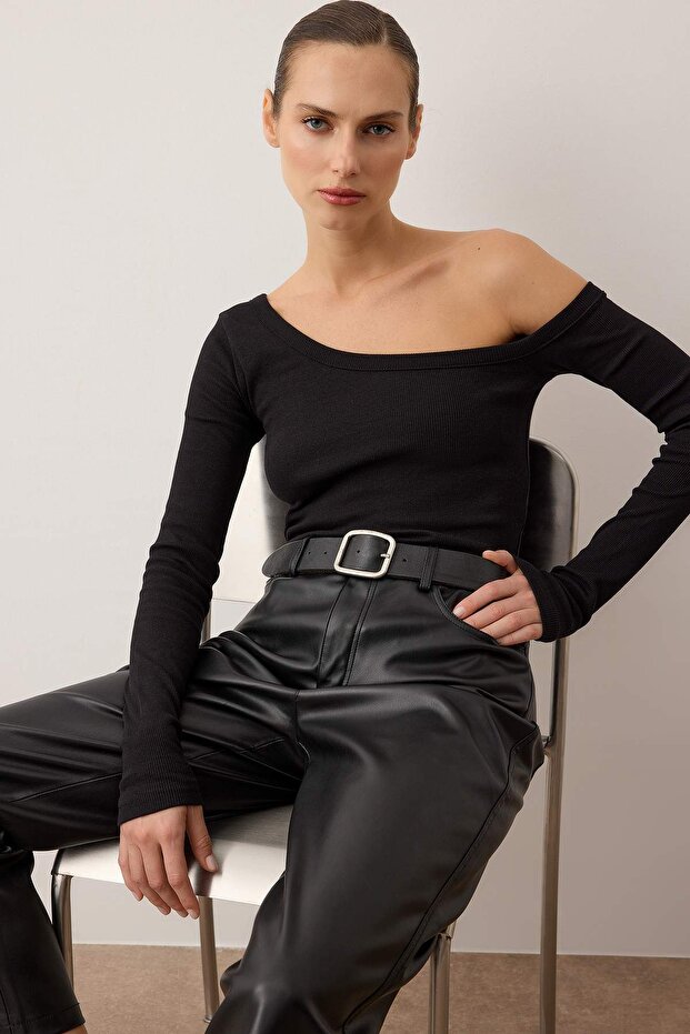 Siyah Fitted/Vücuda Oturan Omzu Açık Fitilli Pamuklu Esnek Örme Bluz TWOAW23BZ00475 - 2