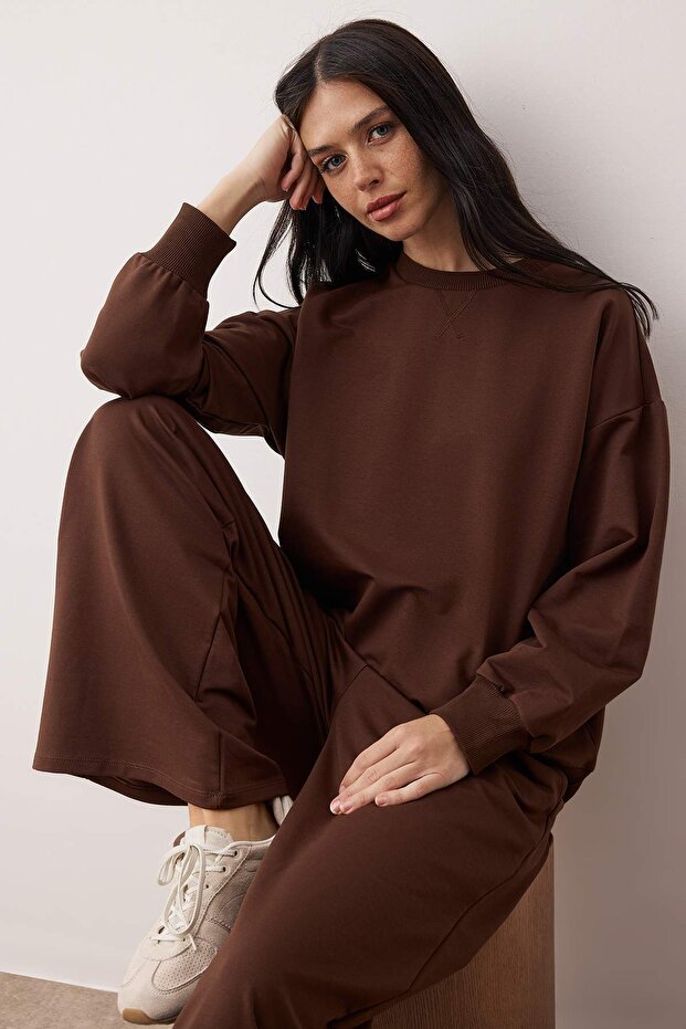 Koyu Kahverengi Oversize Kalıp Geniş Paça Örme Sweatshirt/Alt Eşofman Takımı TWOAW25EM00004 - 1