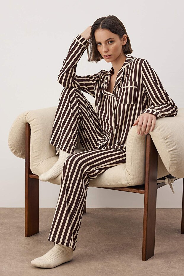 Kahverengi %100 Pamuklu Çizgili Biye Detaylı Örme Pijama Takımı THMAW21PT0614 - 1