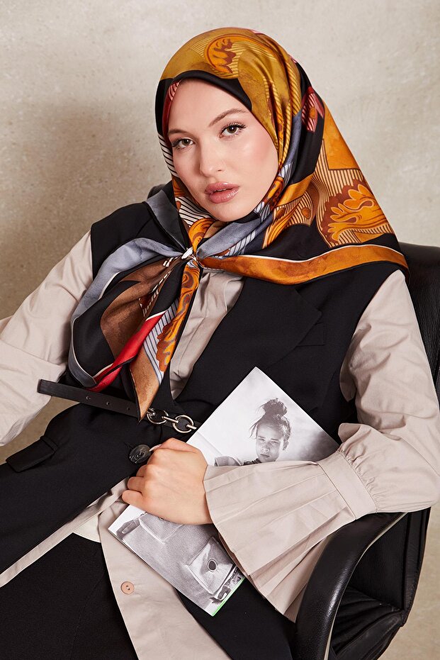 وشاح حريري بنمط مختلط أصفر اللون - 1