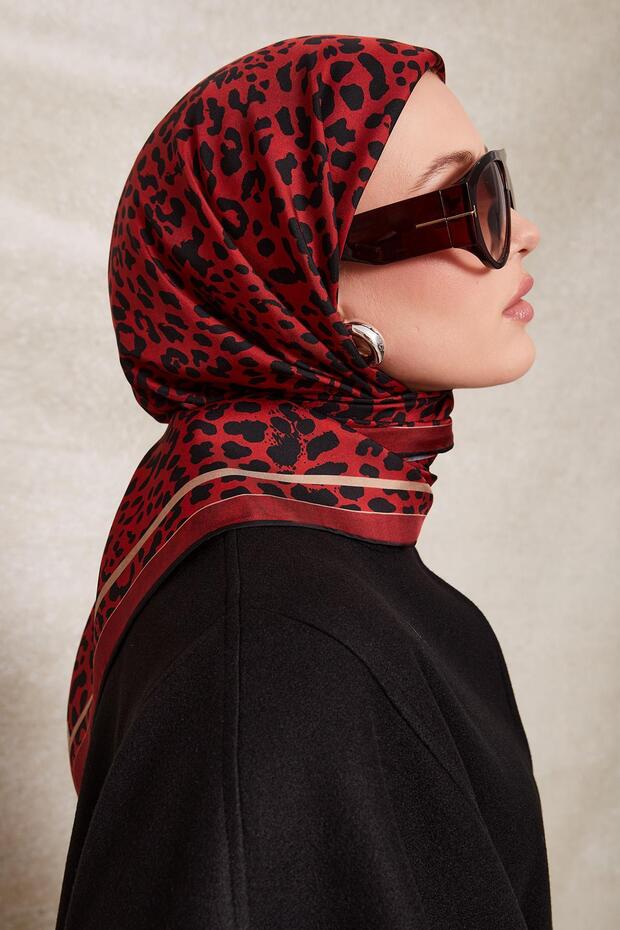 وشاح حريري بنمط الفهد الأحمر - 2