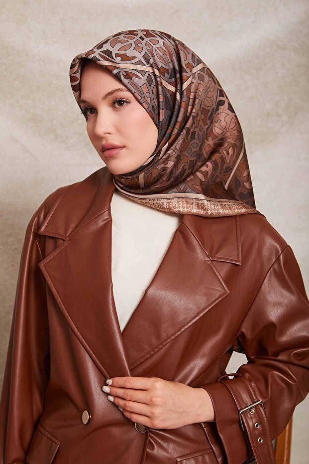 وشاح حريري بنمط فيكتور من فرو المنك - 2