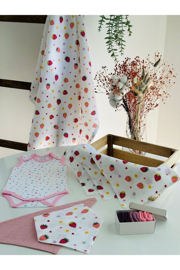 Muslin & Bamboo Newborn Gift Set (Blanket, Handkerchief, Bib, Bodysuit, Socks)