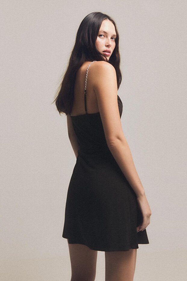 Zincir askılı drapeli elbise - 3