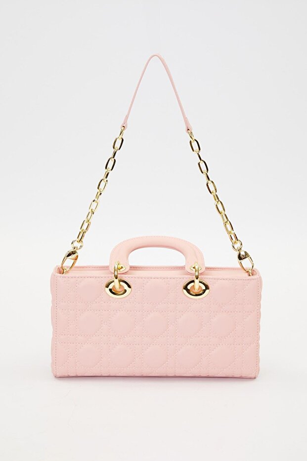 حقيبة يد موديل مستطيلة باللون الوردي مع ملحقاتها - 5