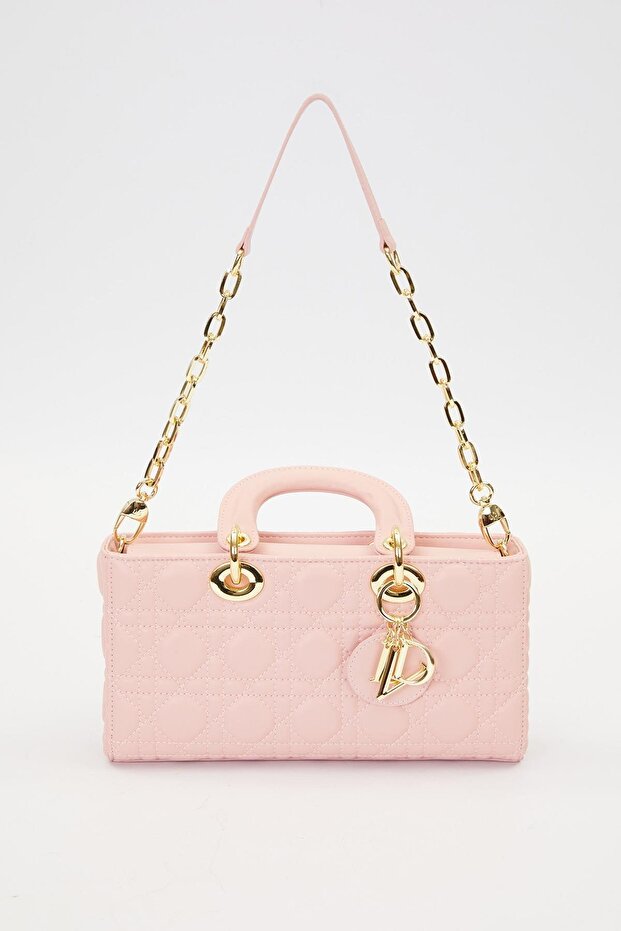 حقيبة يد موديل مستطيلة باللون الوردي مع ملحقاتها - 2