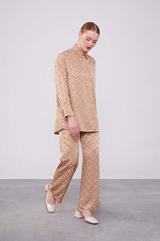 بدلة مزدوجة منقوشة بزهرة الجمل من الجاكار - 2