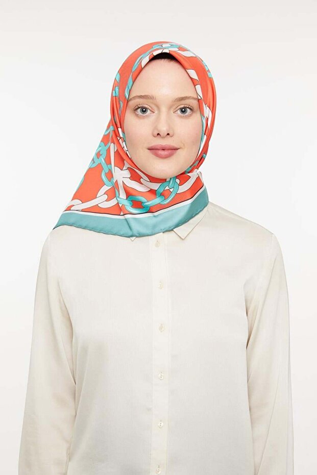 وشاح تويل عصري بسلسلة باللون الفيروزي