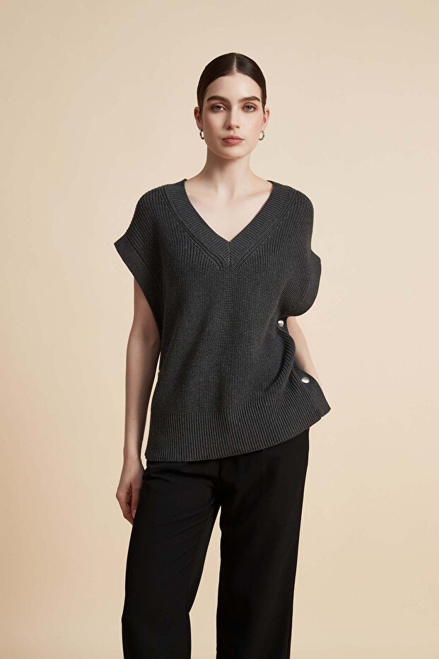 Solid Short-Sleeve V-Neck Jacket - 1