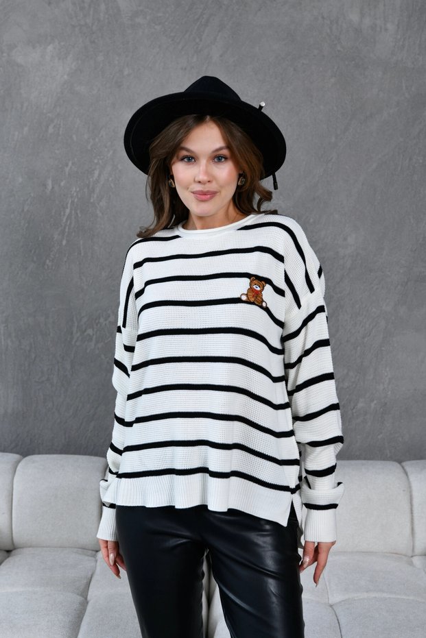 Women's Crew Neck Embroidery Detail Striped Oversized Knitwear Sweater