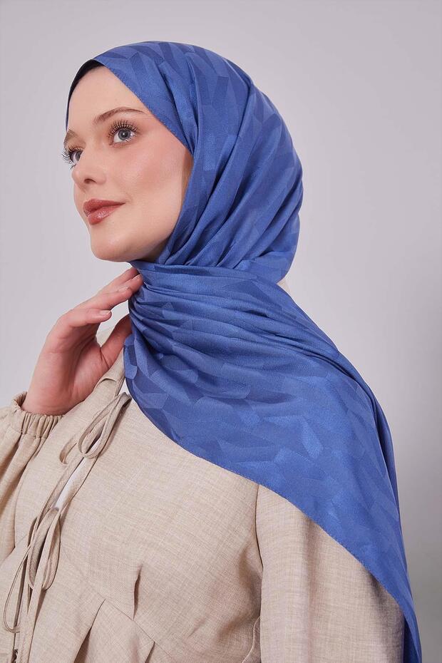 شال جاكار بنمط هندسي نيلي