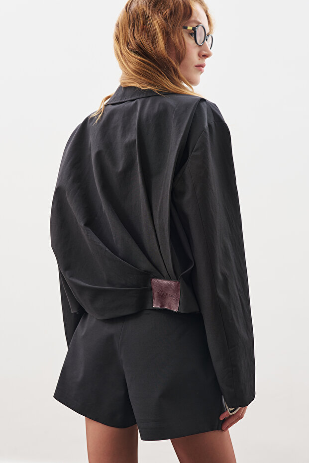 سترة بومبر من قماش إيكوسيلي باللون الأسود - 4