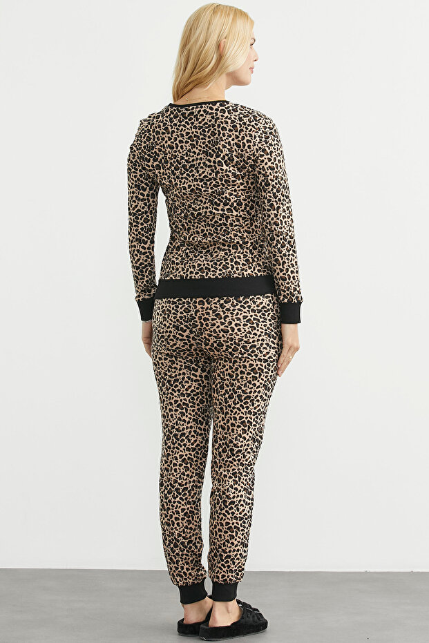 طقم بيجامة بنقشة الفهد - لون كاميل - 6