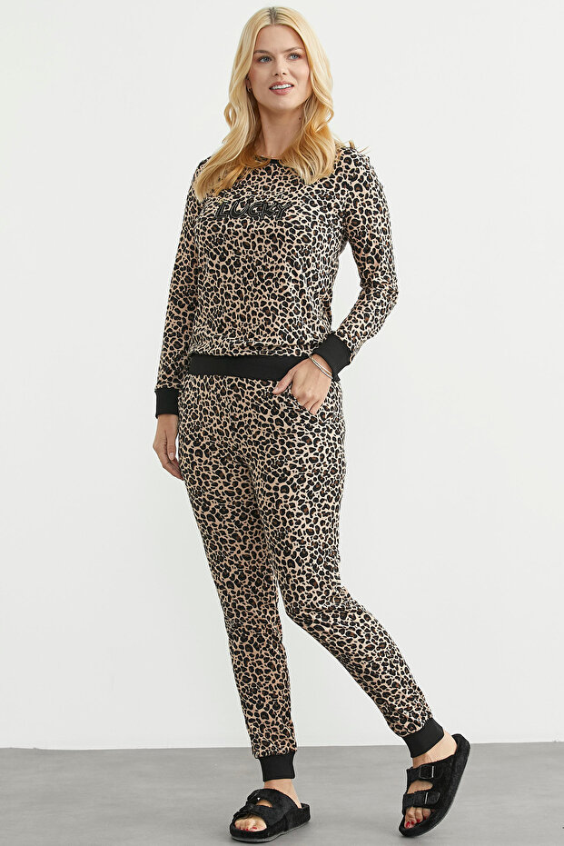 طقم بيجامة بنقشة الفهد - لون كاميل - 2