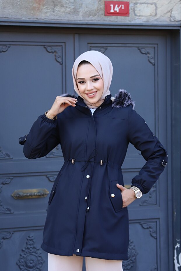 معطف شتوي مبطن بالفرو ومقاوم للماء