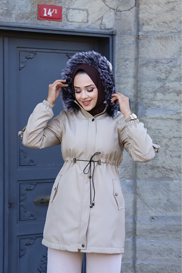 معطف شتوي مبطن بالفرو ومقاوم للماء
