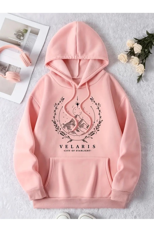 Printed Hoodie – Stylish Model Reflecting Modern Streetwear Style