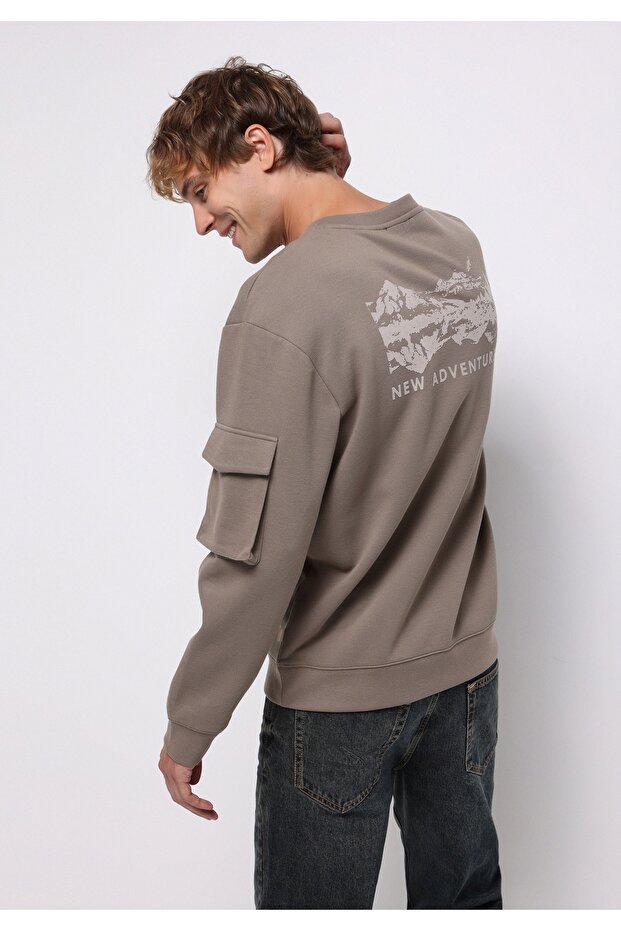 سويت شيرت رجالي مريح باللون البيج