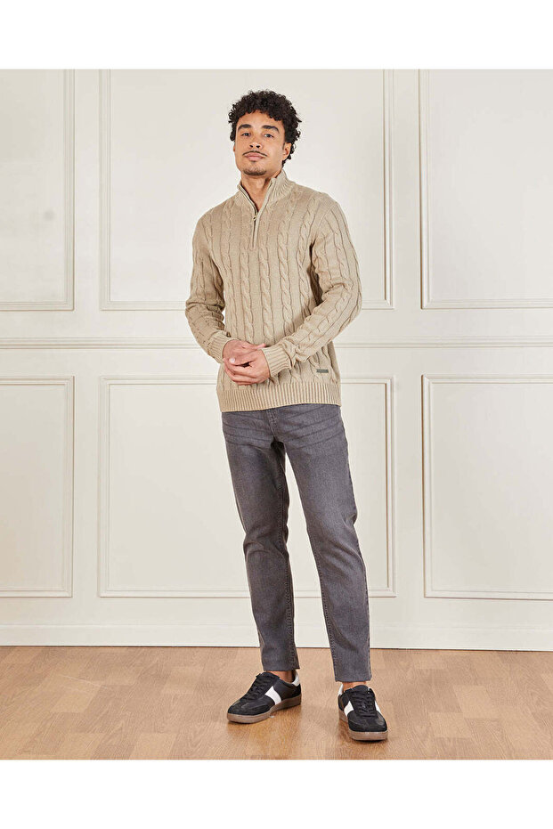 بلوفر رجالي عاجي اللون بسحاب من الأمام ومنسوج من قماش الكابل - 2