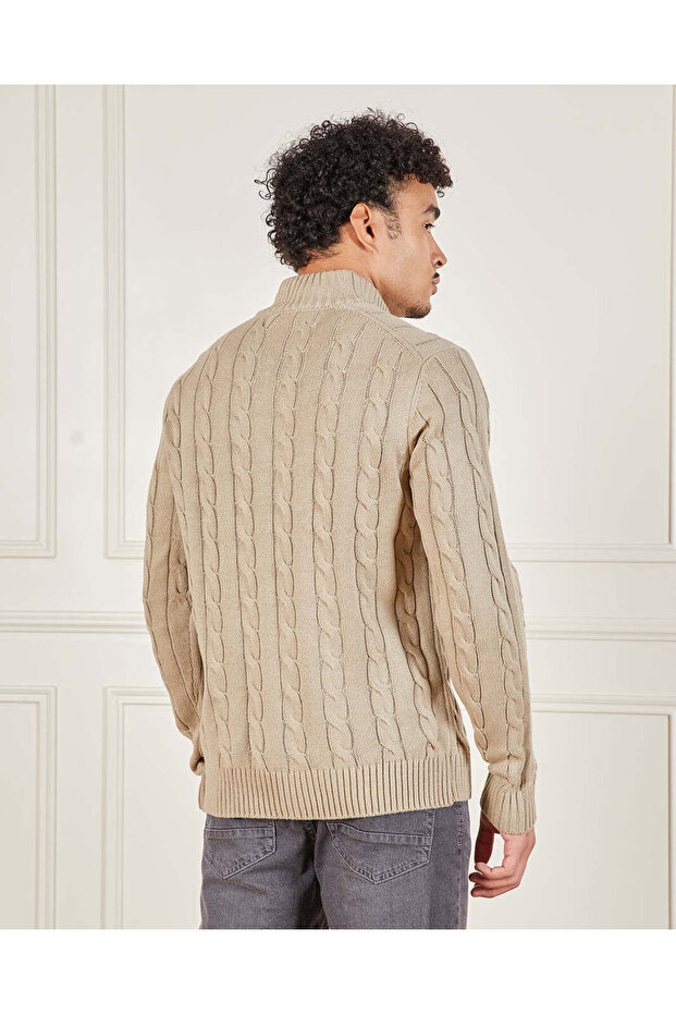 بلوفر رجالي عاجي اللون بسحاب من الأمام ومنسوج من قماش الكابل - 3