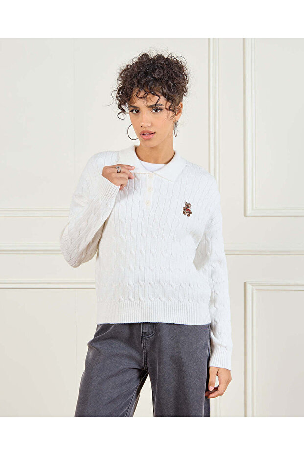 بلوفر نسائي عاجي اللون ذو ياقة - 1