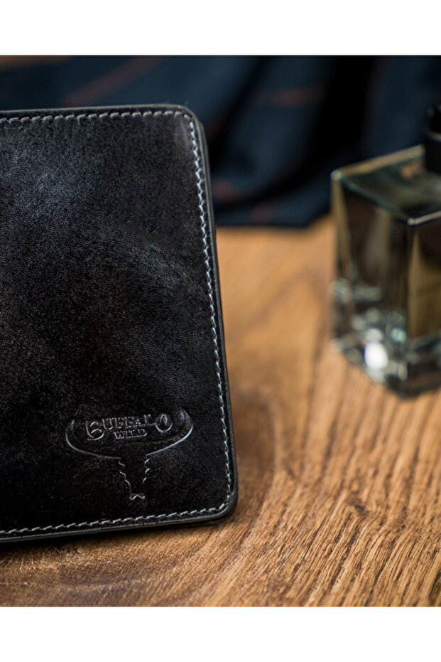 A solid Buffalo Wild® leather document case - 6
