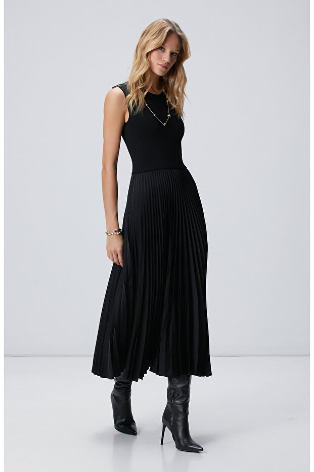 Siyah Bisiklet Yaka Pliseli Elbise - 4