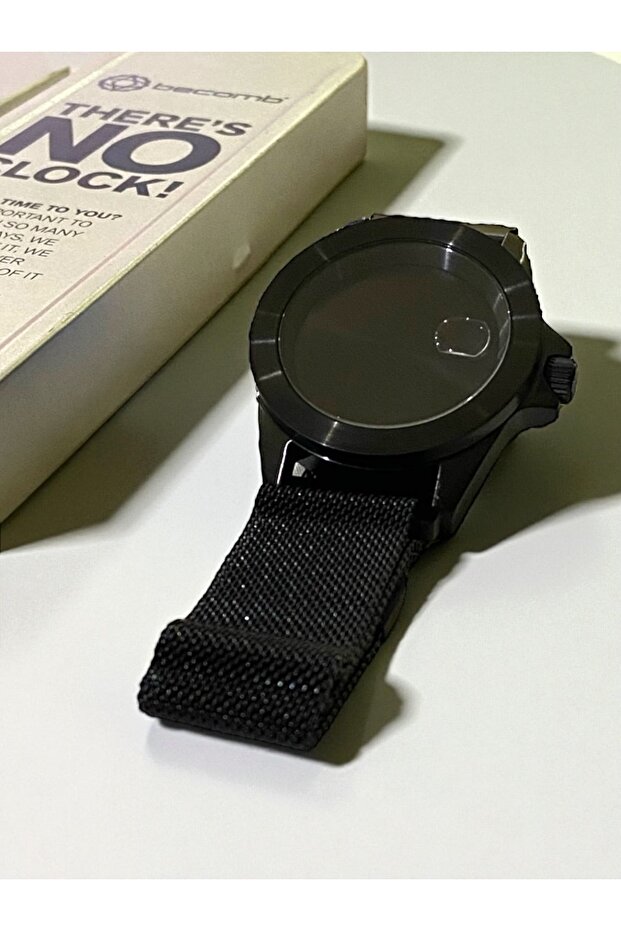 A clock without a clock and without time, a work of art from Pecombe designed for those who persevere in their work and don't care about time. - 6