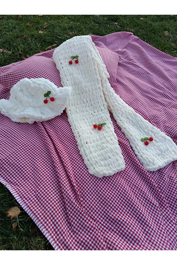 Kirazlı Peluş Örme Atkı - 3