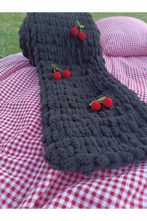 Kirazlı Peluş Örme Atkı - 2