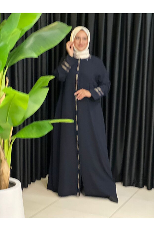 Embroidery on the Sleeves Ferace