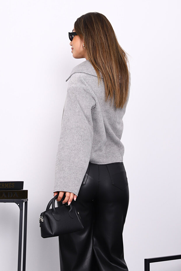 سترة قصيرة رمادية اللون بأزرار - 4