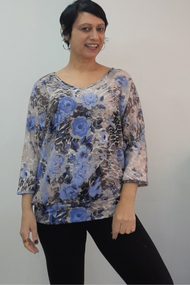 Blue Black Cream Floral Print V-Neck Knitwear-Like Two-Thread Batwing Three-Quarter Sleeve T-Shirt