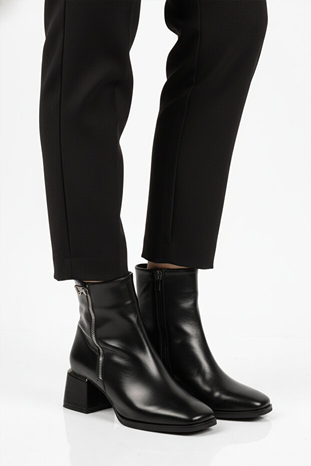 Black Shiny Fleece Lined Zippered Heeled Women's Boots Pc-54000 Z