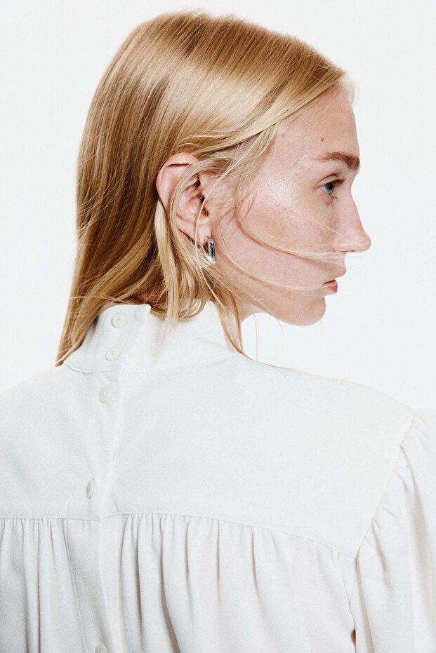 بلوزة ذات وسادة كتف - 7