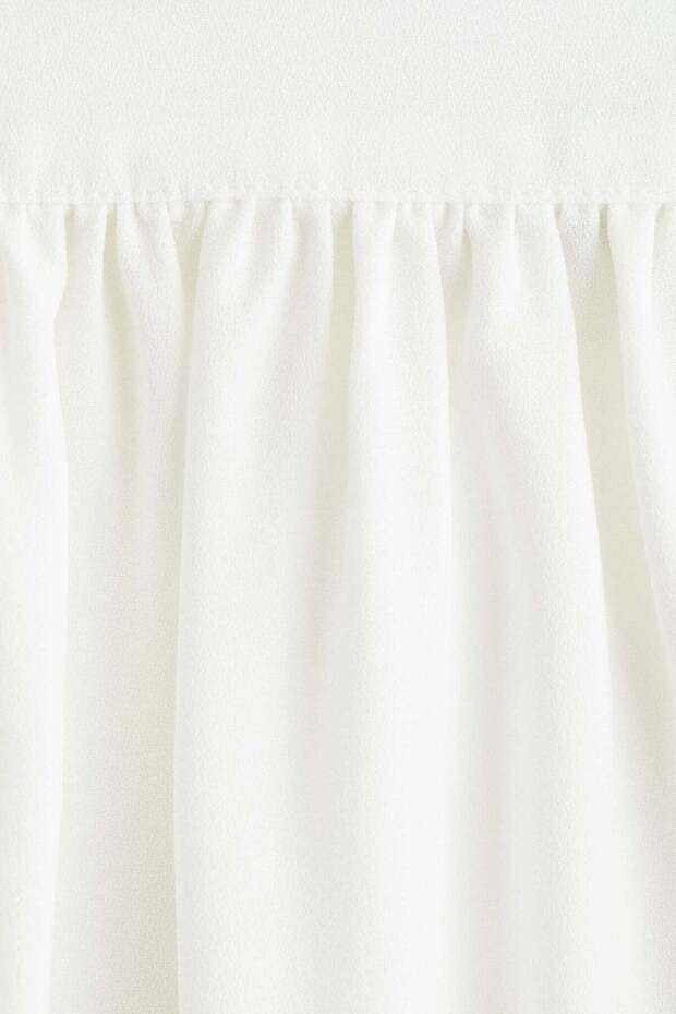 بلوزة ذات وسادة كتف - 1