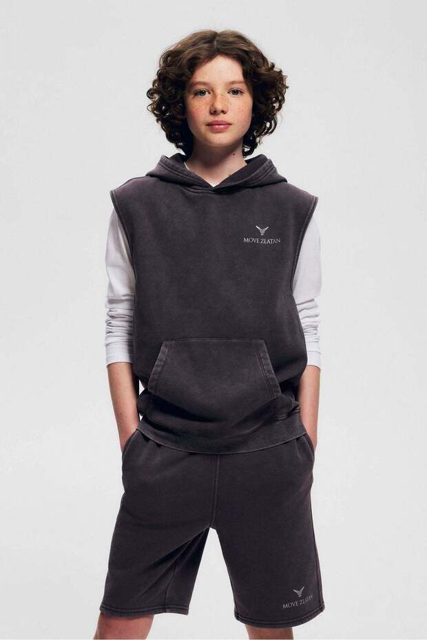 Sleeveless sports hoodie