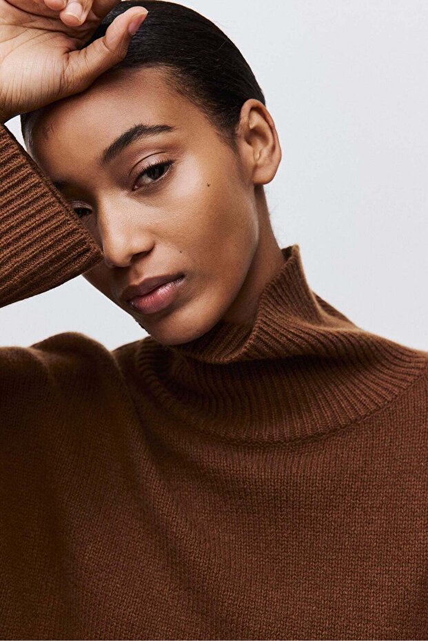 Cashmere-blend polo-neck jumper