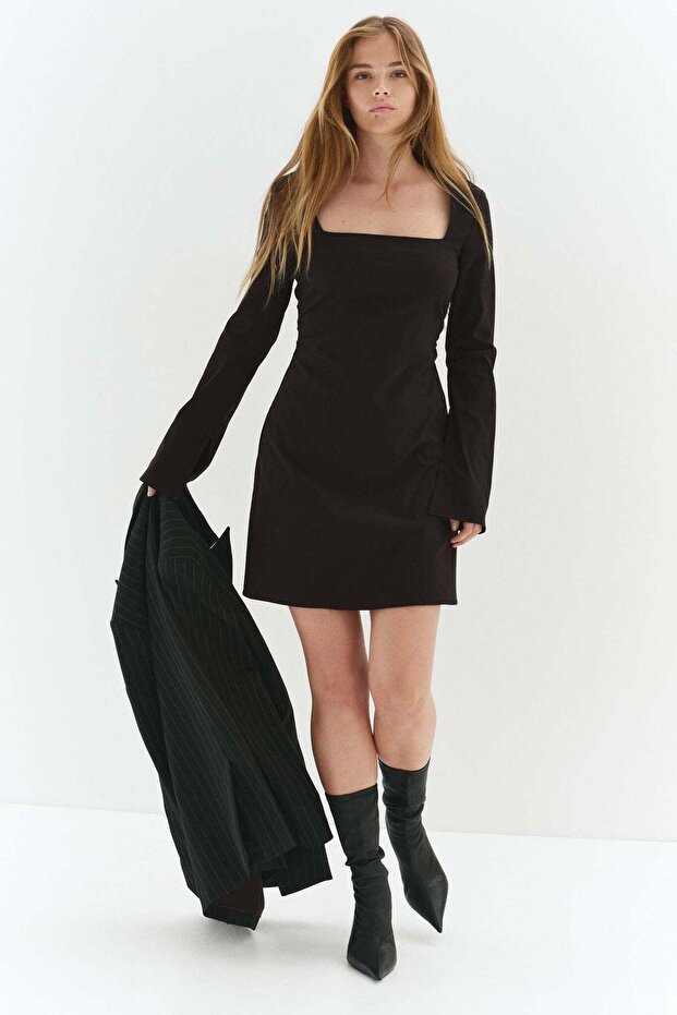 فستان ذو رقبة مربعة - 3