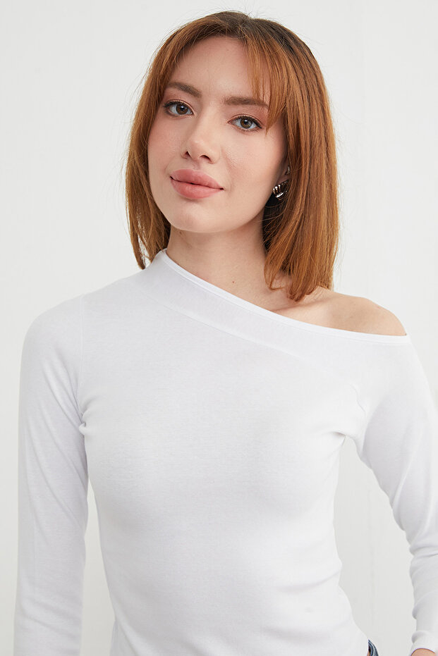 بلوزة أساسية غير متماثلة شق بكتف واحد - 2