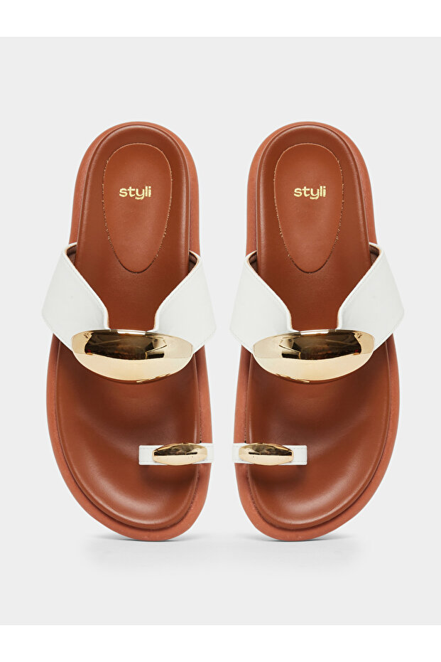 Metal Accent Toe-Loop Flat Sandals - 6