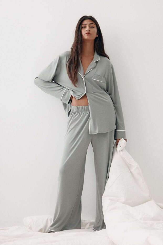 Pyjama shirt and bottoms