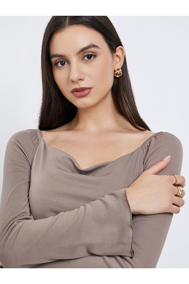 فستان ماكسي كاكي سادة برقبة مربعة - 4