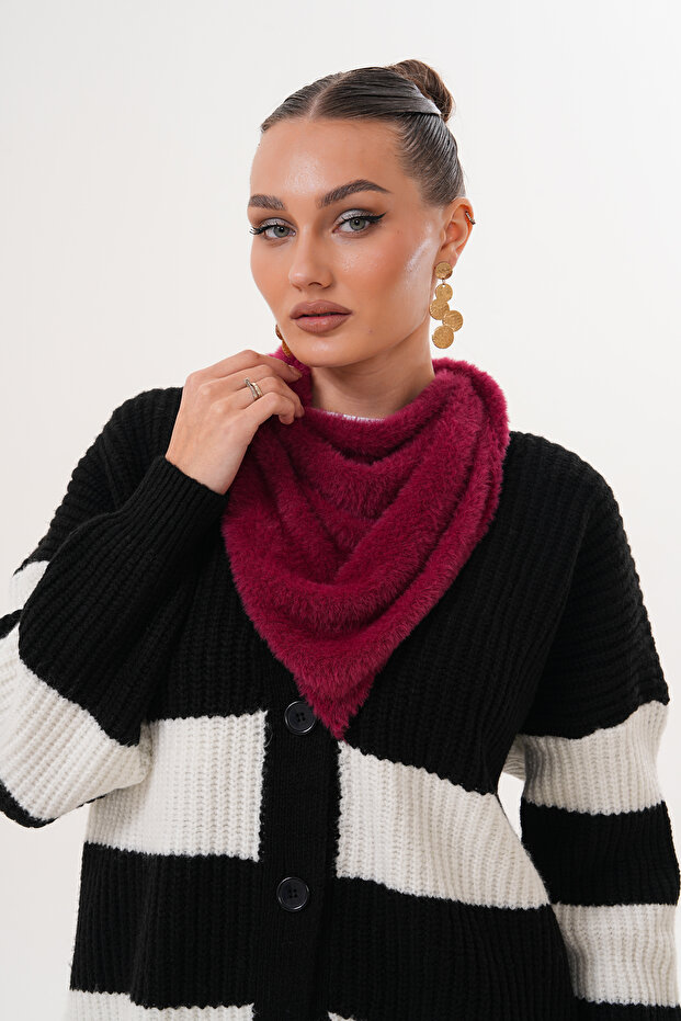 وشاح مثلث الشكل من القطيفة - 1