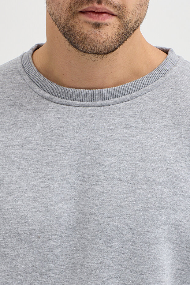 سويت شيرت رجالي قصة فضفاضة من القطن برقبة دائرية 3 خيوط أساسية - 4