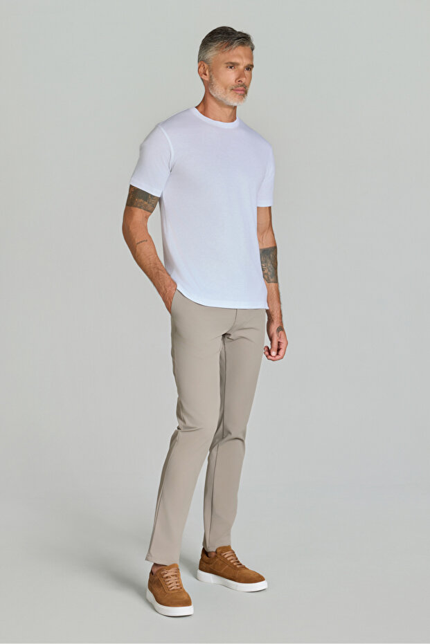 تي شيرت أساسي للرجال ذو رقبة دائرية باللون الأبيض - 4