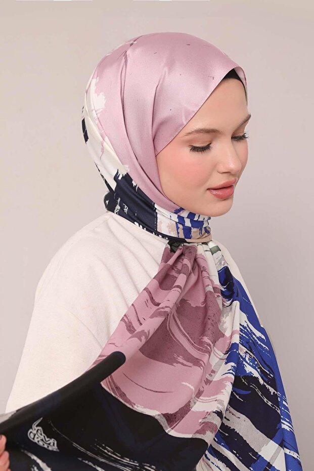 شال من نسيج التويل بنمط ظل الكاكي