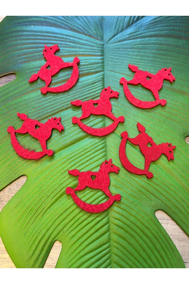 7X7 cm 6 Pieces Red Felt Horse Emblem Set